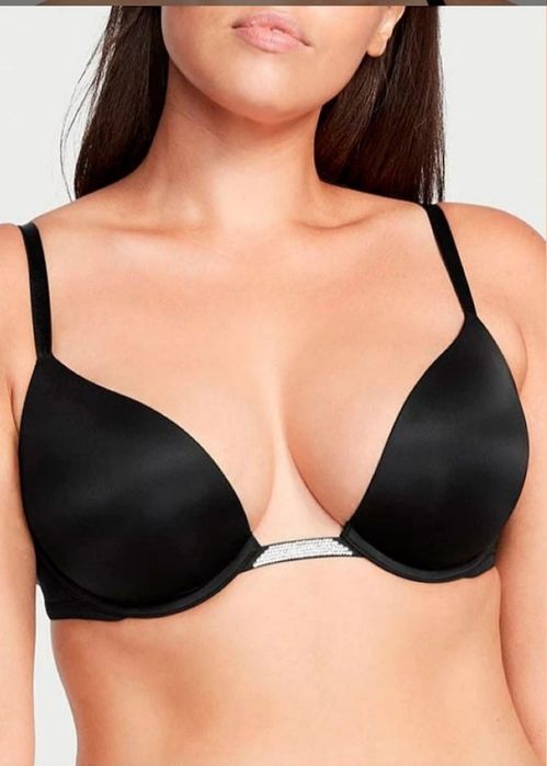 Продаються нові бюстгальтери.