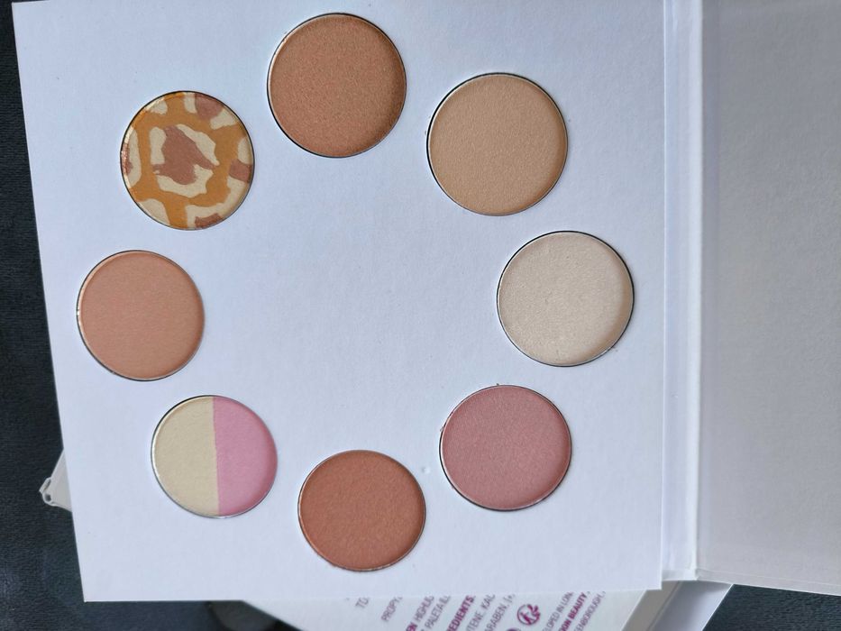 Paleta Rozświetlaczy Makeup Revolution Wardrobe