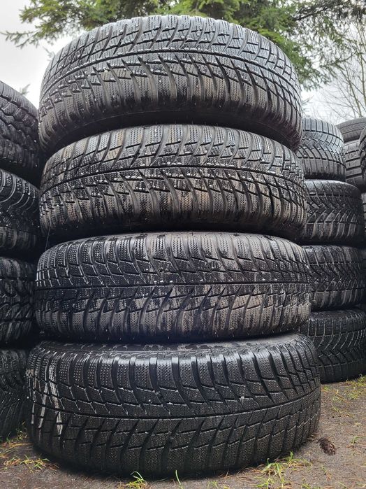 Komplet opon Bridgestone Blizzak LM-001 215/65r17 99H