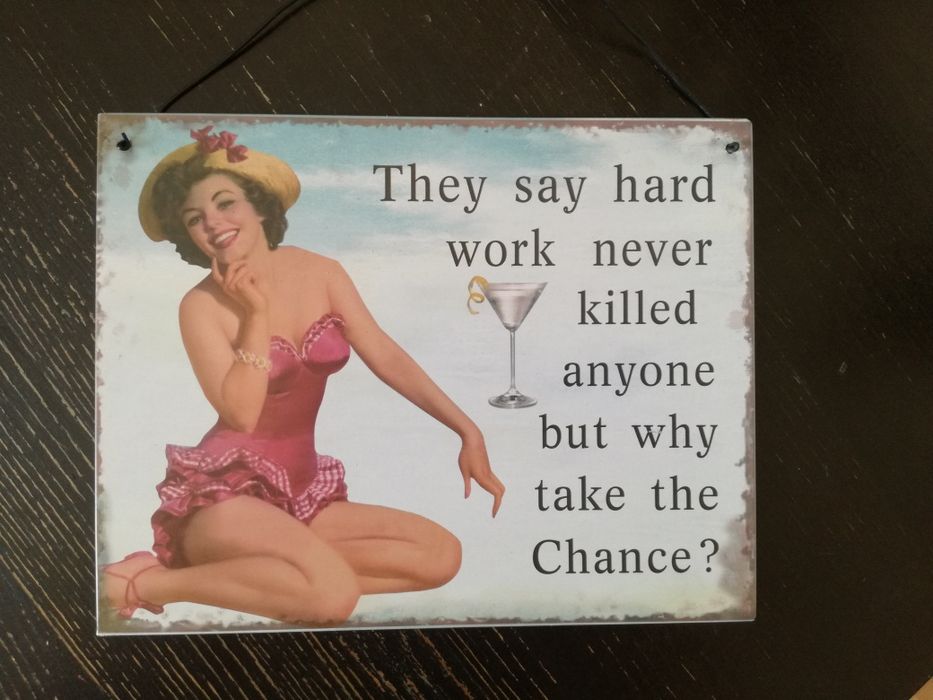 Placa em metal para decoração.