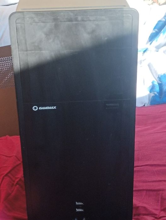 Домашній пк на 4 ядра ,8гбозу,2гіга відеокарта.