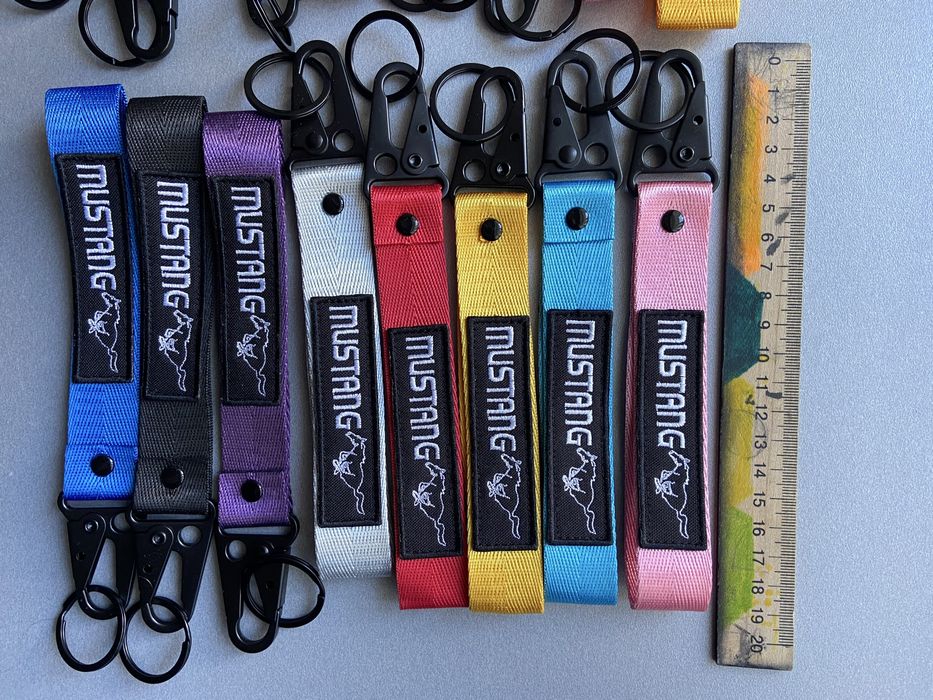 Брелок ,поводок, ,ключі,мустанг геон