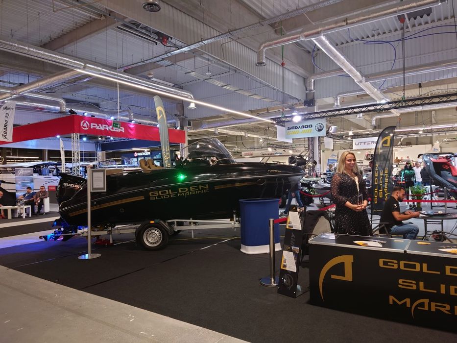 Łódź motorowa motorówka kabinowa hybrid 566 sundeck   na sezon 2025