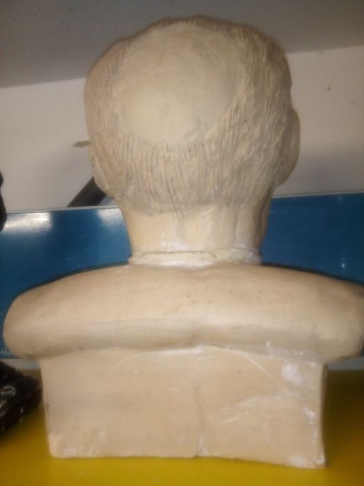 Grande busto em cerâmica- Padre Miguel de João Santos- 1988