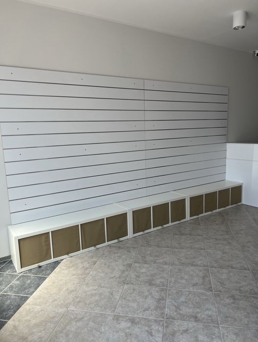 Spacewall / slatwall + wsuwki (panele sklepowe frezowane)
