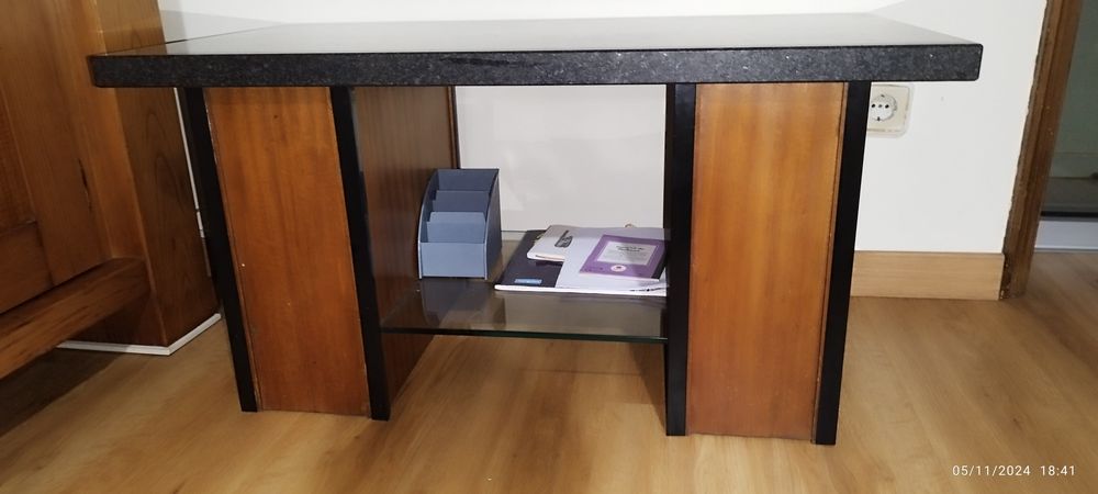 Mesa de centro  em excelente estado.