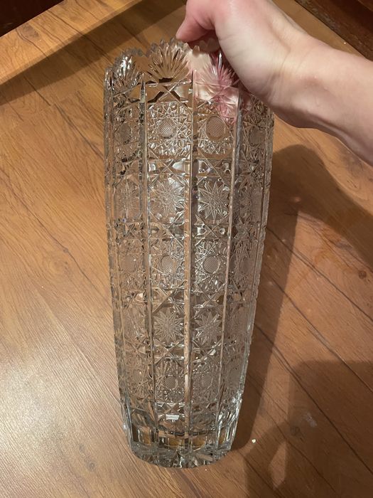 Висока кришталева ваза