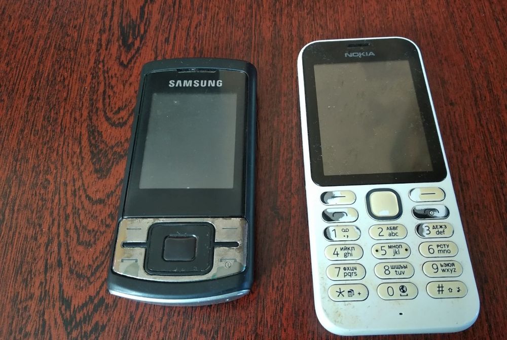 Мобильный телефон кнопочный
