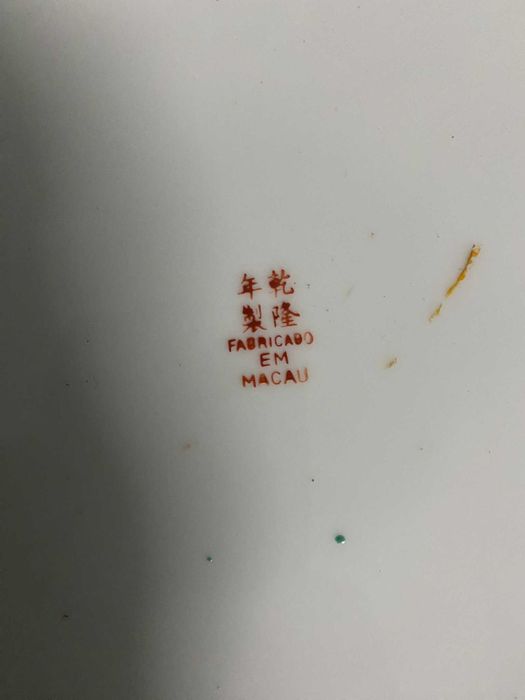 2 Pratos Decorativos Porcelana de Macau–Motivos Florais Orientais