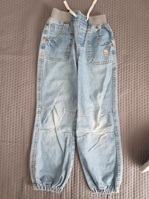 Dwie pary spodni 116 chłopięce jeansy dresowe joggery