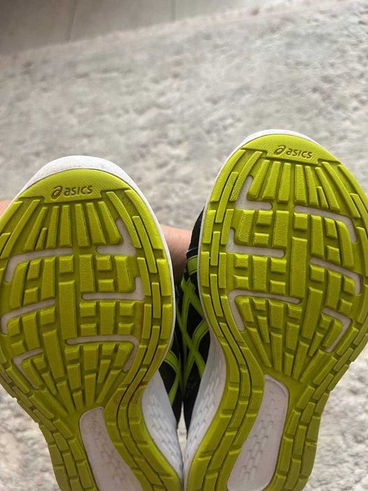 Кросівки Asics Ikaia (30 розмір)