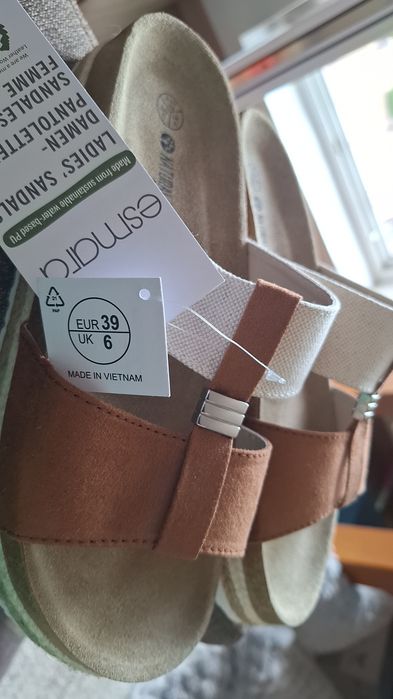Klapki ze skórzaną wkładką rozmiar 39