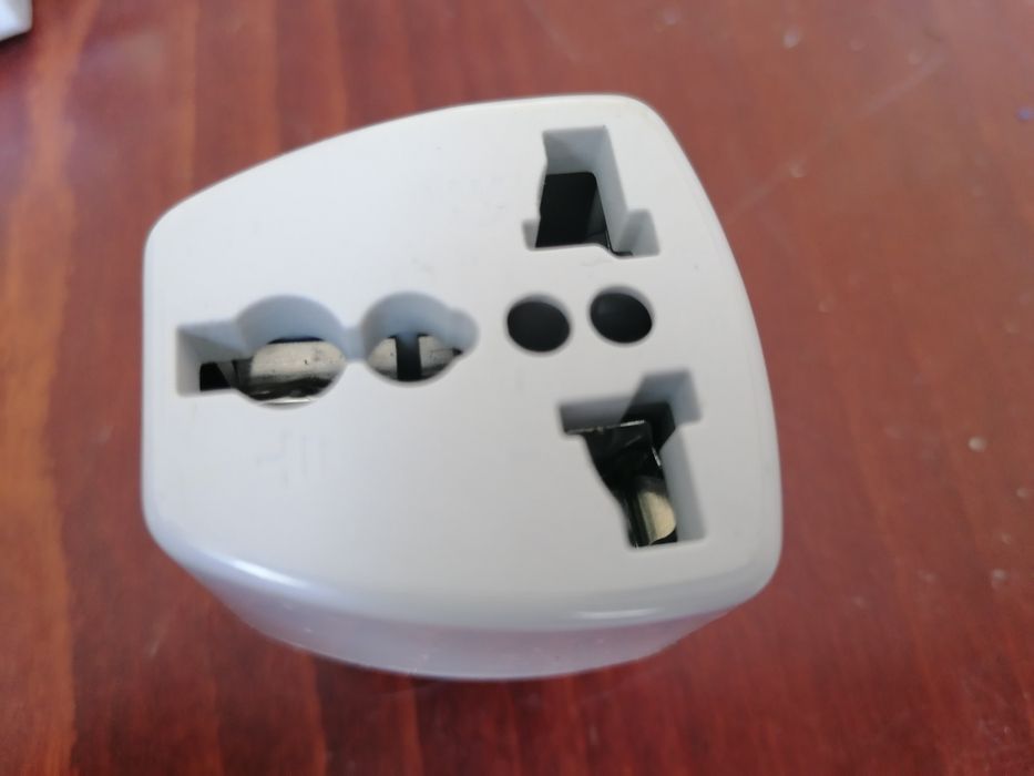 Adaptador tomada viagem