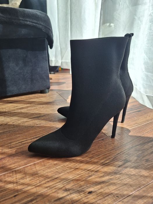 Buty na szpilce botki