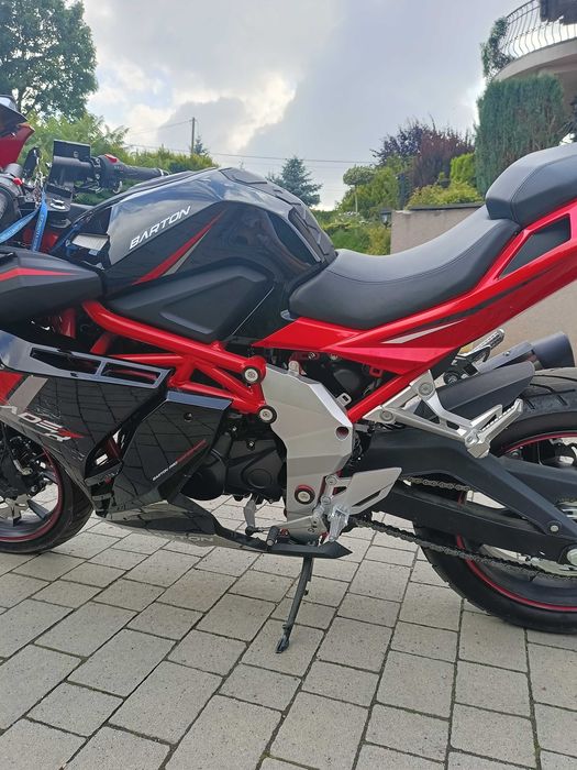 Piękny Czerwony Barton Blade R 125 (40 km przebiegu)