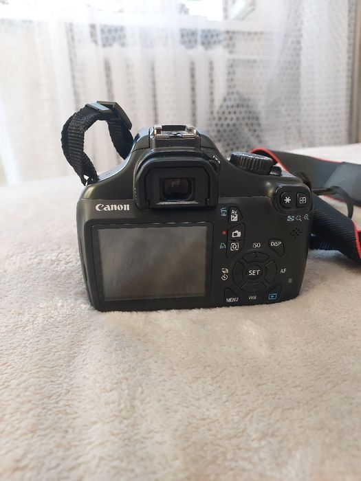 Фотоапарат Canon EOS 1100D