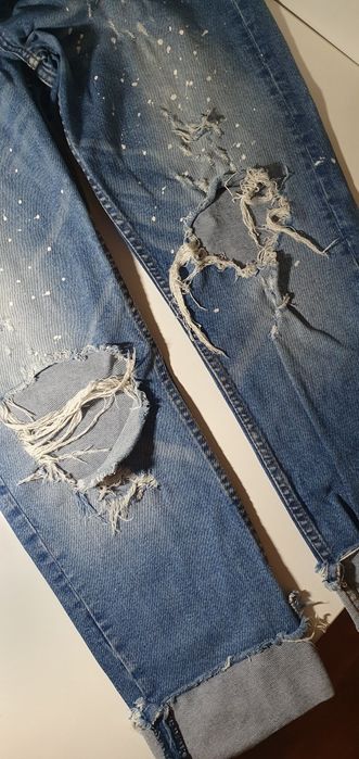 Spodnie jeans z rozdarciami