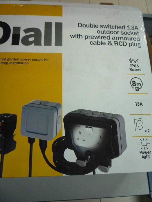 Gniazdko z przełącznikiem + Rozdzielnia hermetyczna  wtyki UK