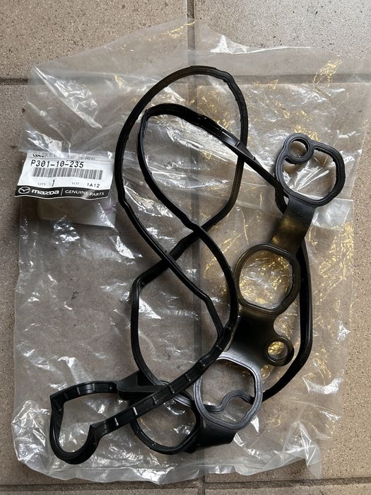 Прокладка под клапанную крышку Мазда 3 2014 года