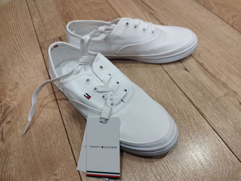 Tenisówki Essential Kesha Lace Tommy Hilfiger rozmiar 35