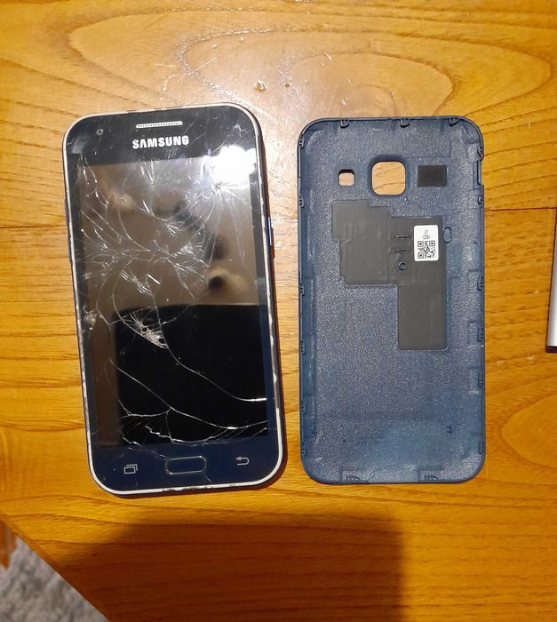 Telemóvel Samsung J164751908556034121