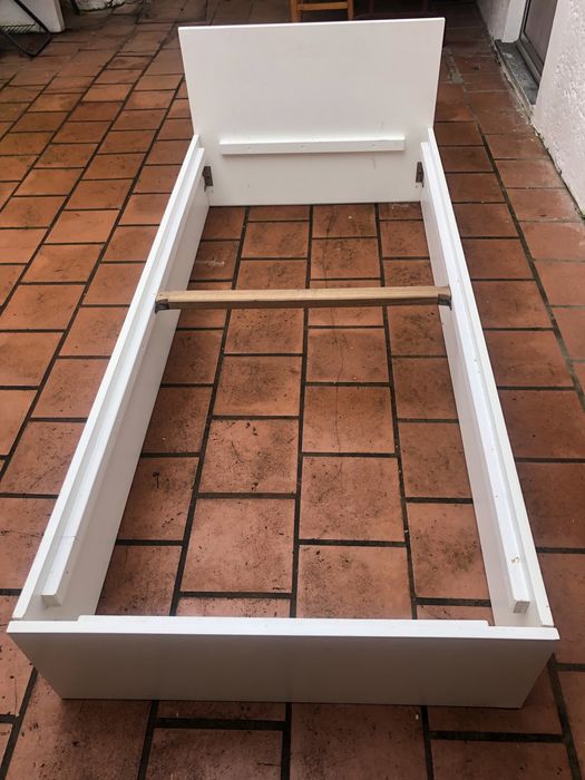 Cama solteiro madeira lacada