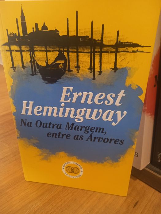 Na outra margem entre as árvores