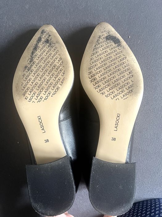 Czółenka Lasocki na słupku