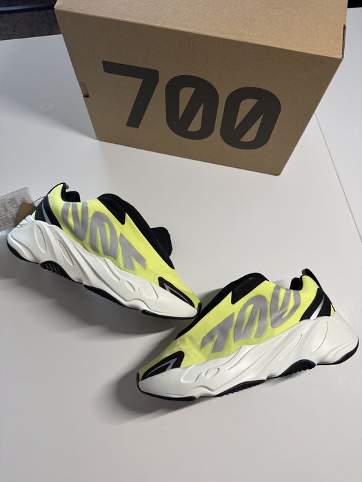 Yeezy 700 MNVN Phosphor 38