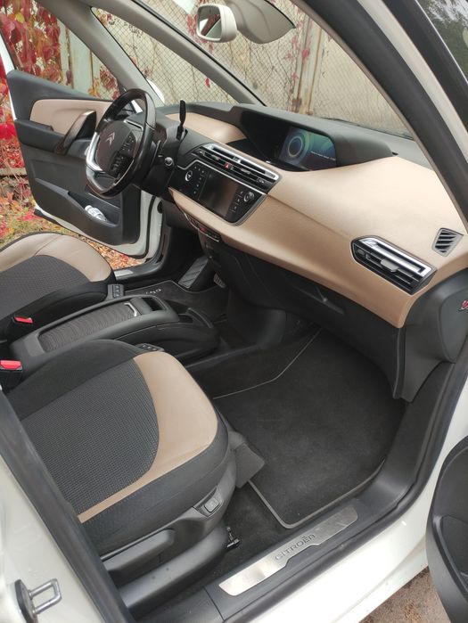 Автомобіль Сітроєн С4 гранд Пікассо