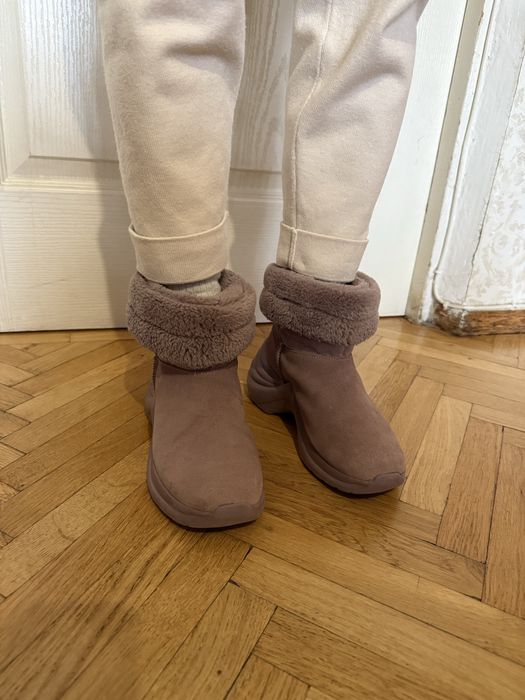 Розовые новые ботинки Skechers