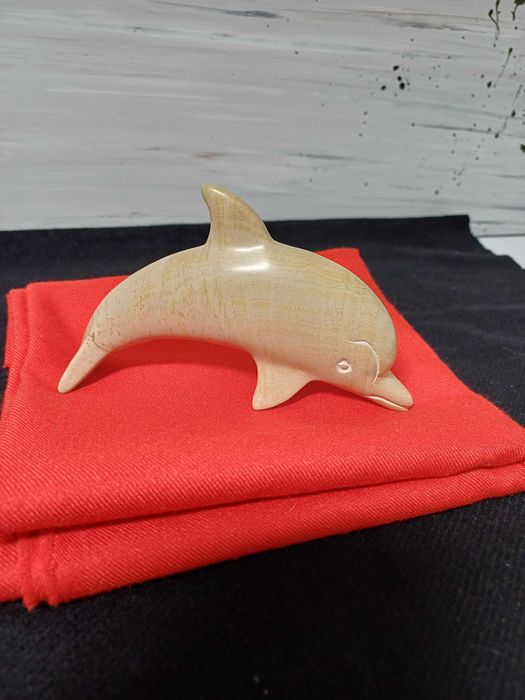 Estatueta de golfinho em pedra da Arrábida