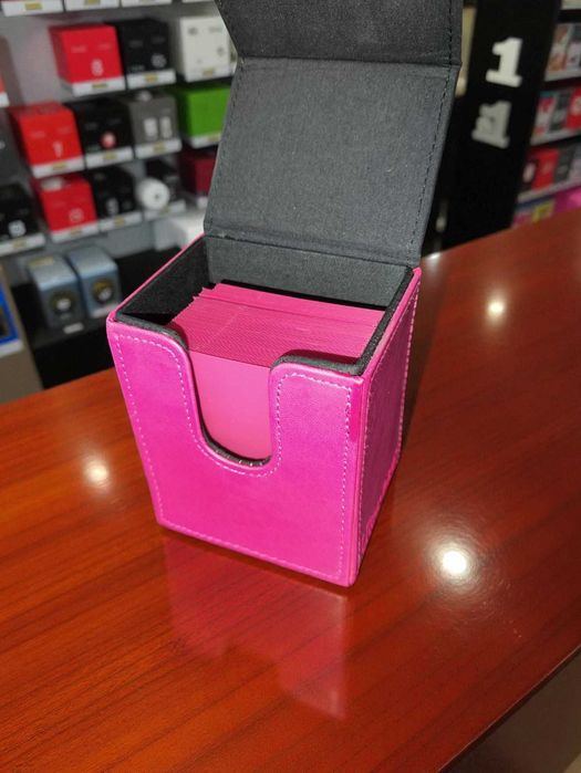 Ексклюзивний Декбокс Ultra Pro Mana Scull Flip Box + 100 Протекторів!