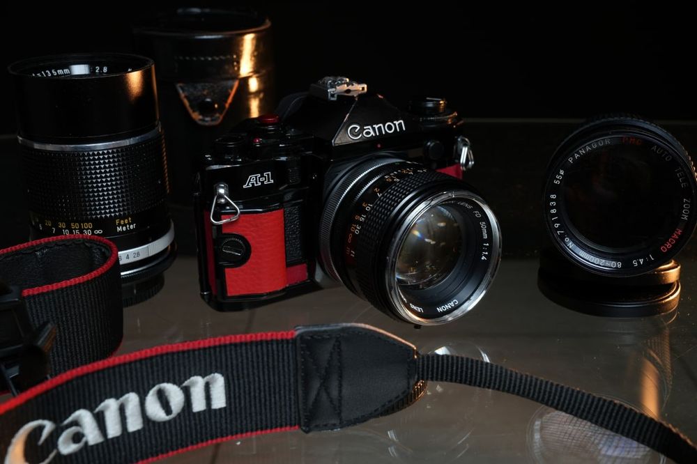 Плівковий фотоапарат Canon A-1