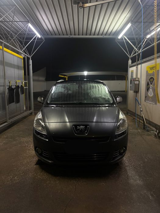 Peugeot 5008 2011