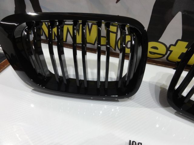 Grelha frontal em preto piano brilhante para BMW E46 COUPE / CABRIO 99-03 M4 look / dupla lamina