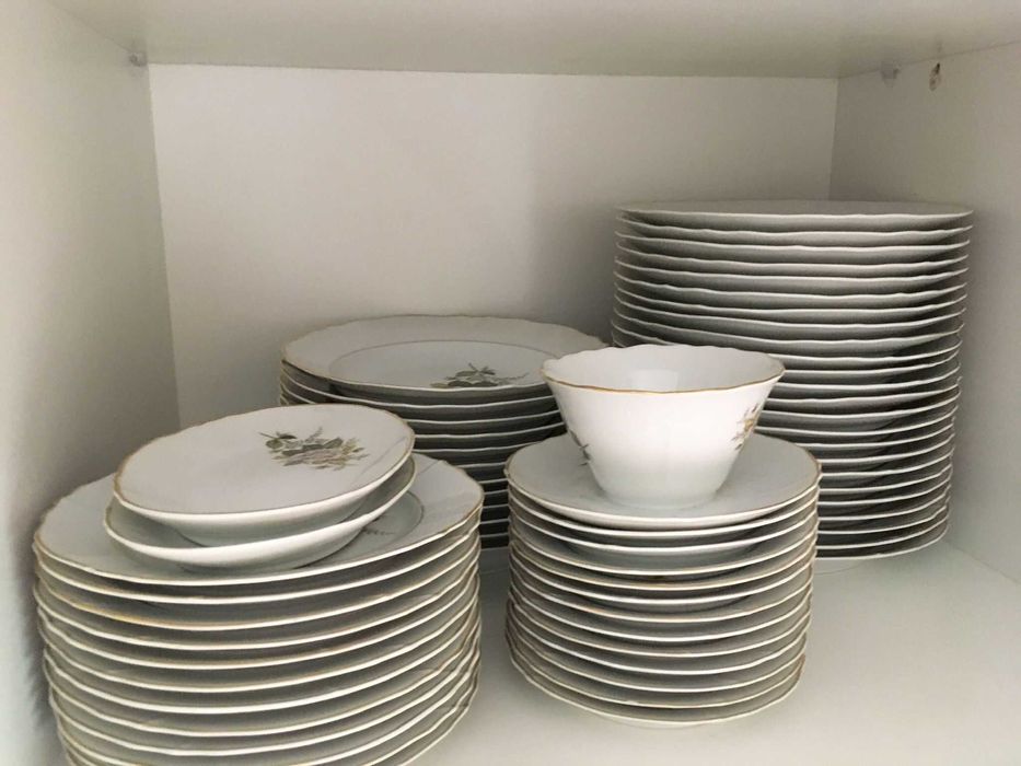 Vendo Serviço de Jantar com mais de 55 anos
