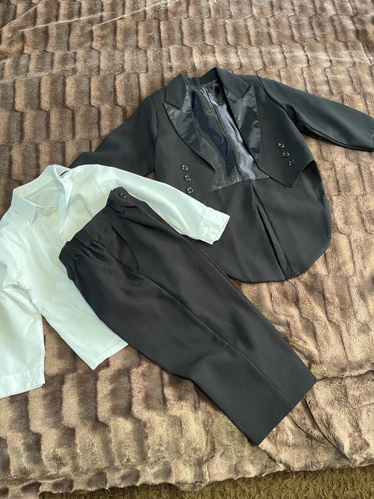 Смокінг костюм для хлопчика 2-4 рочки розмір 110