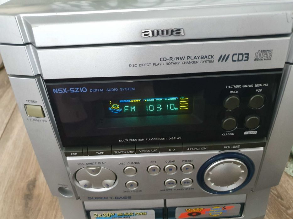 Stara zabytkowa wieża AIWA nsx-sz10