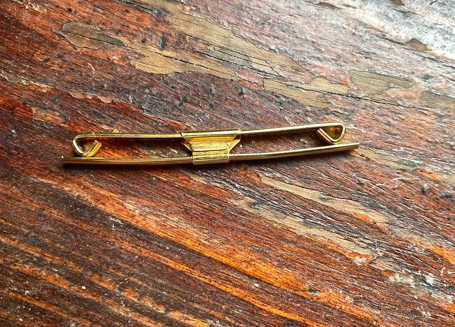 Золотые зажимы для воротника рубашки