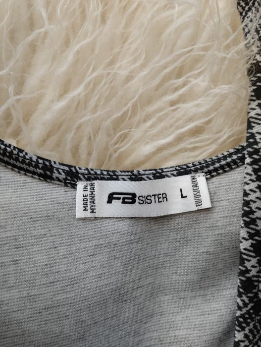 Krótka sukienka w kratę kratkę rozkloszowana L ogrodniczka