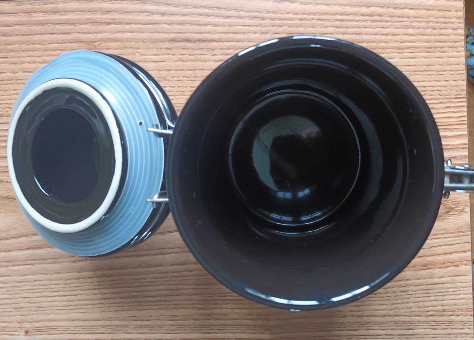 Frasco de cozinha preto