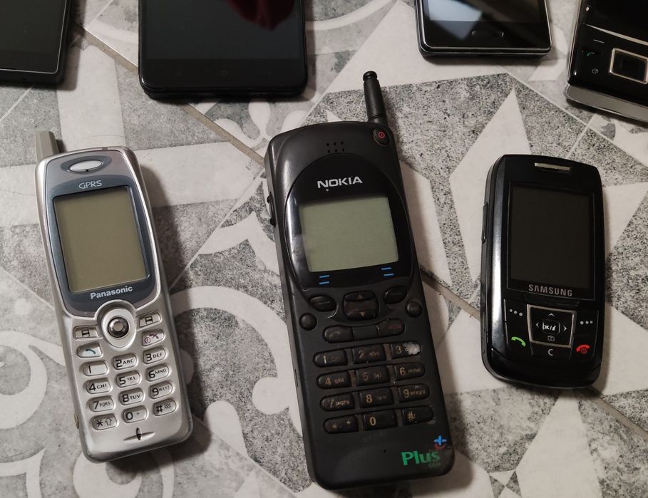 Stare telefony komórkowe
