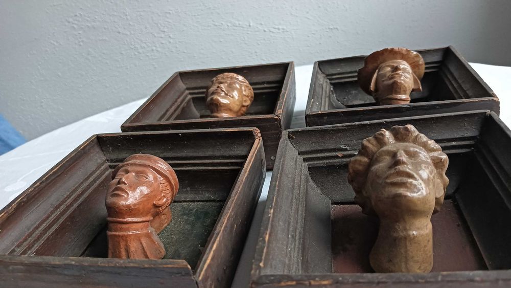 Bardzo stare ceramiczne głowy wawelskie