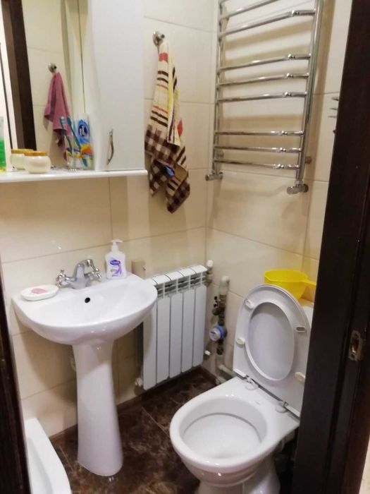 Продам часть дома, в Центре, ул Покровская р-не 5 школы.