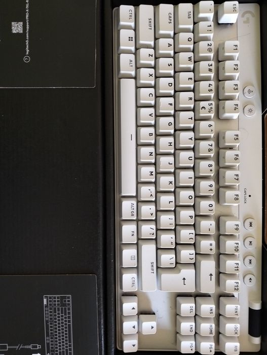 240Hz Monitor + Peripheral Set445337286853928961