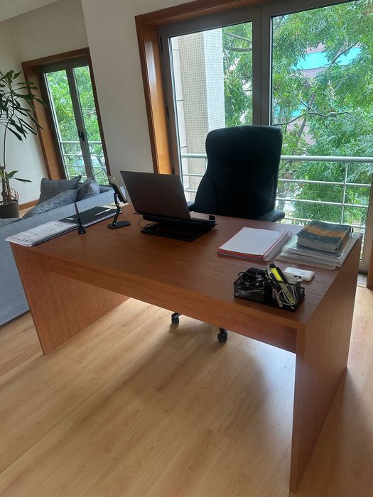 Conjunto Escritório – 2 Mesas + 2 Cadeiras, sendo 1 Diretor