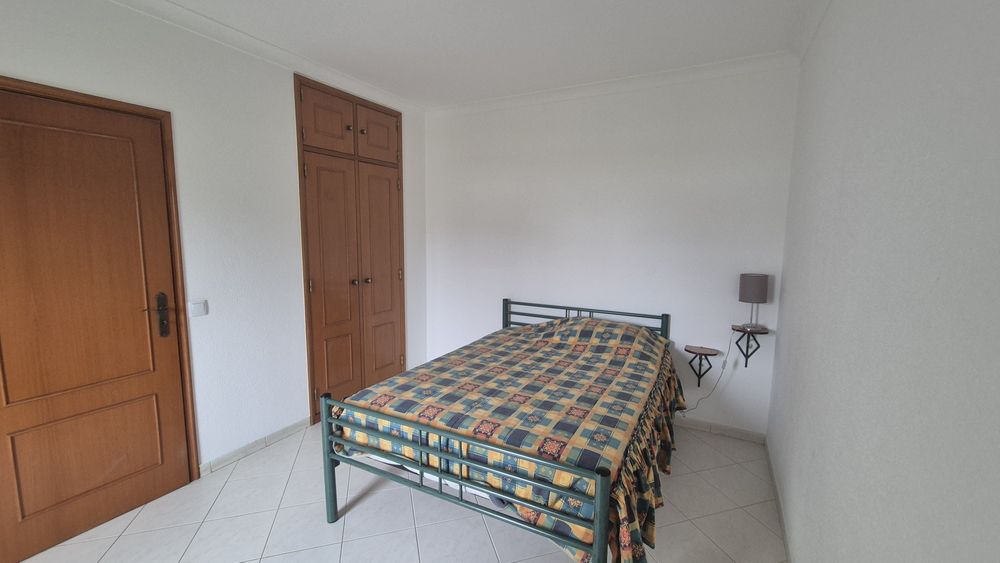 Arrenda-se apartamento T2 ao Ano