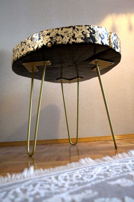 Кофейный стол из слэба клена черного цвета.