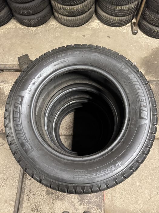 235/60R16 100T Michelin Latitude Alpin
